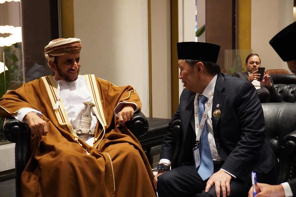 وكيل الوزارة للشؤون السياسية يجرى محادثات ثنائية على هامش اجتماعات منظمة التعاون الإسلامي ببغداد