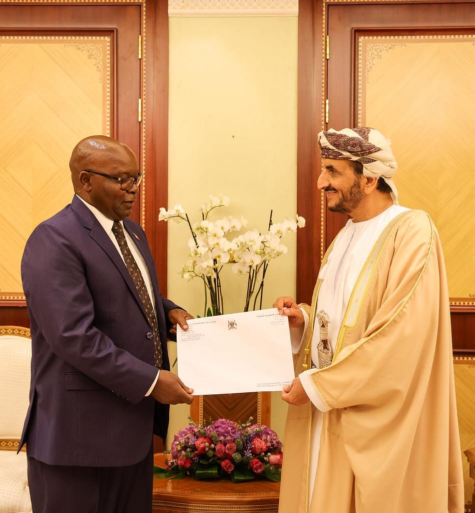 وكيل وزارة الخارجية يتسلم نسخًا من أوراق اعتماد عدد من السفراء المعينين لدى سلطنة عُمان