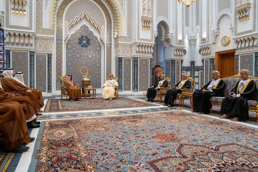 جلالة السُّلطان يستقبل نائب حاكم أبوظبي مستشار الأمن الوطني الإماراتي
