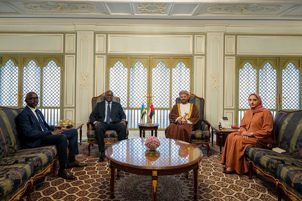 معالي السيد وزير الخارجية يلتقي بمعالي أوليفيه جان وزير الشؤون الخارجية والتعاون الدولي بجمهورية رواندا