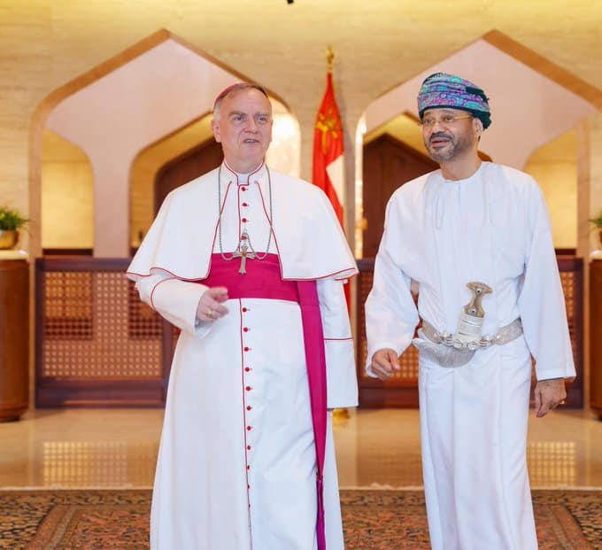 معالي السيد وزير الخارجية يستقبل سفير الفاتيكان المعتمد لدى سلطنة عمان