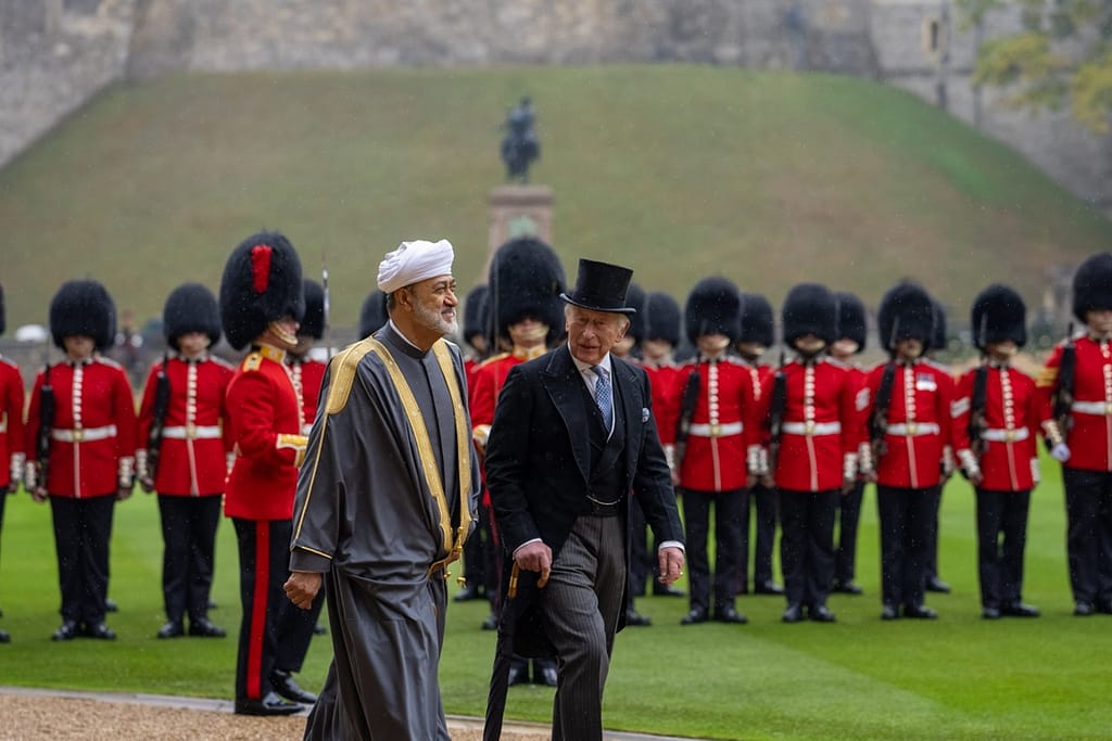مراسمُ استقبالٍ رسميّةٌ لجلالةِ His Majesty accorded official reception ceremony at Windsor Castle المُعظّم بقلعةِ ويندسور