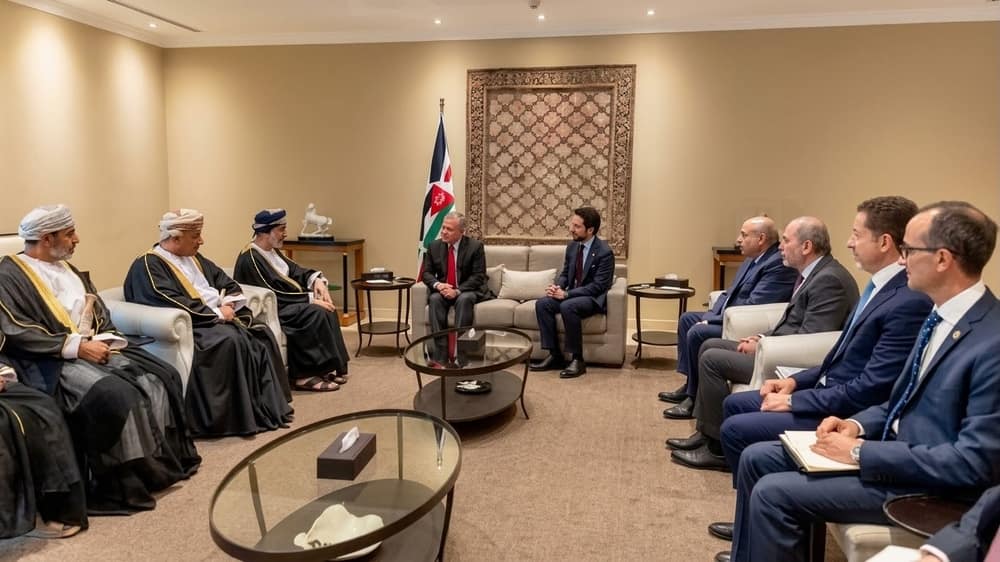 جلالة ملك الأردن يستقبل معالي رئيس مجلس الشورى
