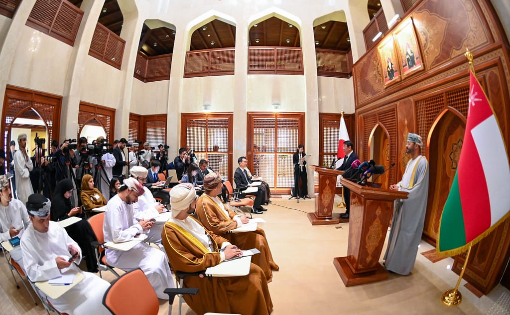 سلطنة عُمان واليابان تؤكّدان على أهمية الحل السياسي لخفض التوترات