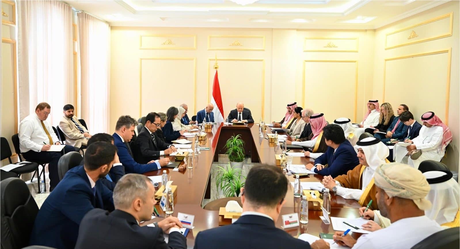الرياض: ممثل سفارة سلطنة عُمان يشارك في اجتماع للدول الراعية للعملية السياسية في اليمن
