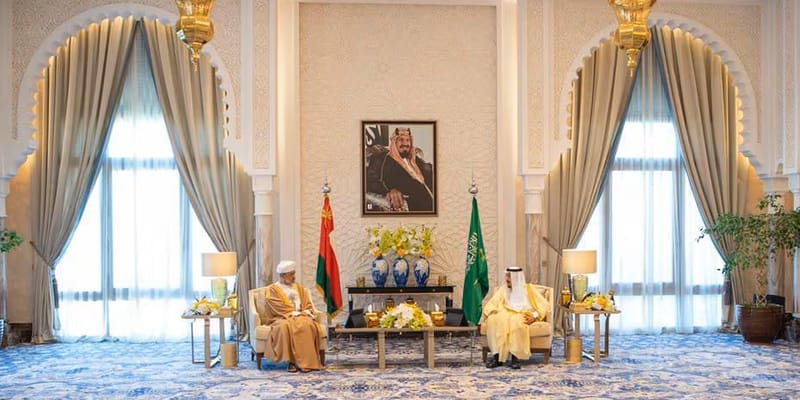 سلطنة عُمان والمملكة العربية السعودية.. علاقةٌ راسخةٌ ومستقبلٌ واعد