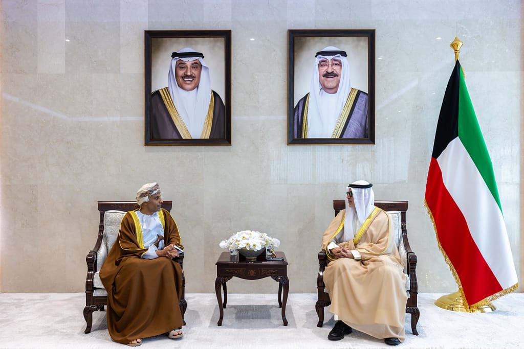 الكويت: السفير يقدم نسخة من أوراق اعتماده