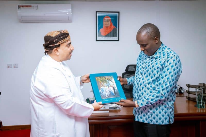 تنزانيا: نائب رئيس الوزراء ووزير الطاقة التنزاني يستقبل سفير سلطنة عُمان