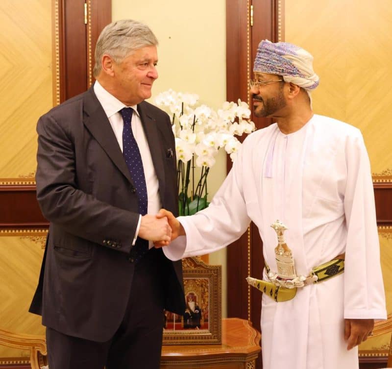 معالي السيد بدر بن حمد بن حمود البوسعيدي، وزير الخارجية، خلال استقباله بمعالي نيكولا فوريسيي، الوزير المكلف بشؤون التجارة الخارجية والاستقطاب لدى وزير أوروبا والشؤون الخارجية بالجمهورية الفرنسية