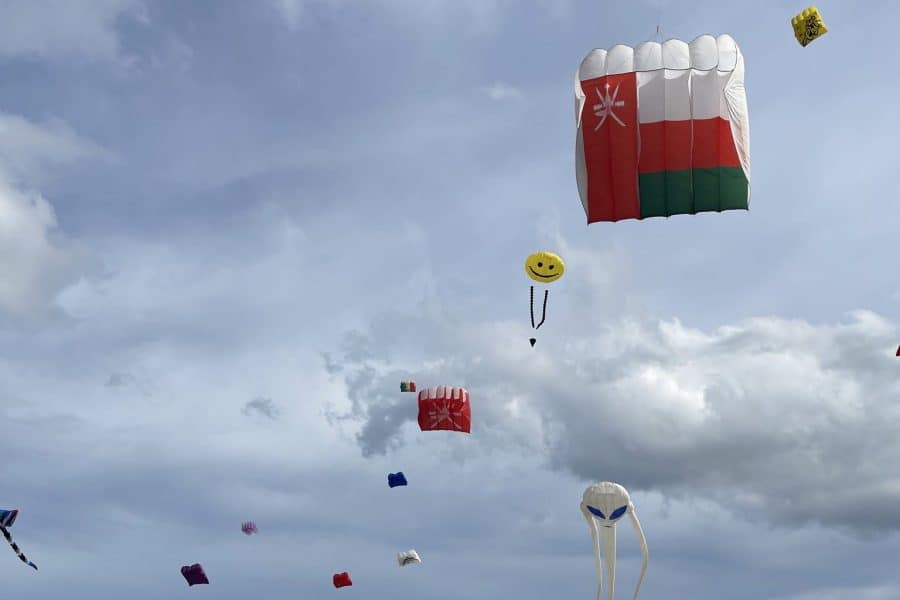 Malaysia: Deputy Head of Mission visits Omani team at Borneo kite festival