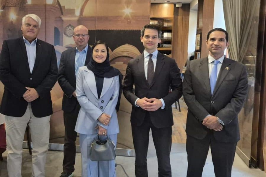 ألمانيا: سفيرة سلطنة عُمان تلتقي رئيس مجموعة الصداقة البرلمانية العربية الألمانية