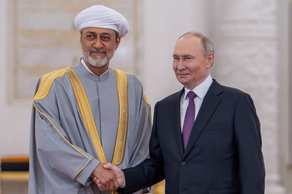 مراسمُ استقبال رسميّةٌ لجلالة السُّلطان المعظم بقصر الكرملين