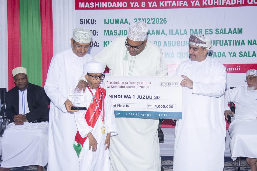 تنزانيا: السفير يشارك في حفل تكريم حفظة القرآن الكريم