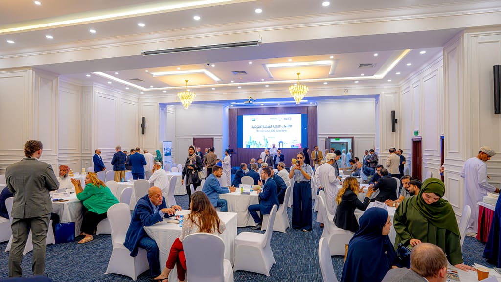 غرفةُ تجارة وصناعة عُمان تبحث مع وفد أمريكي تعزيز العلاقات الاقتصاديّة والتجاريّة