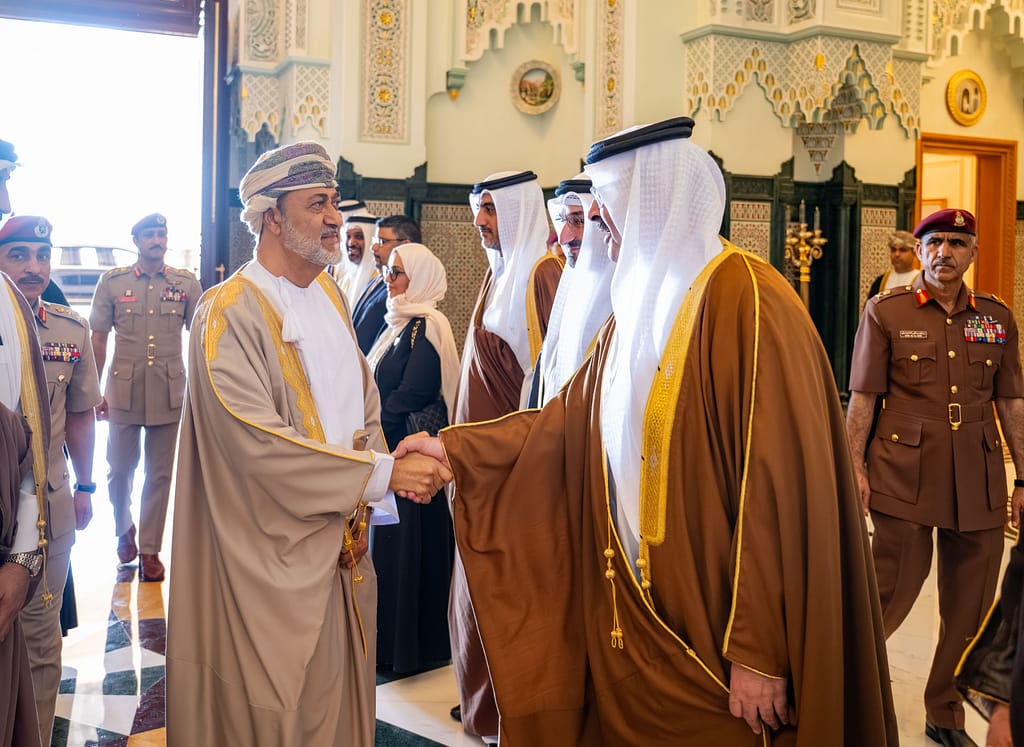 جلالةُ السُّلطان المعظّم يستقبلُ وليَّ عهد مملكة البحرين