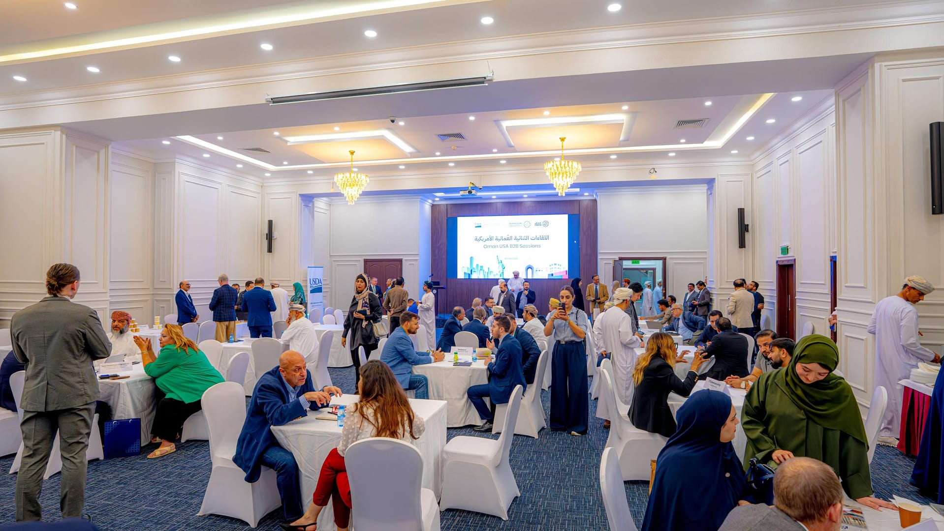 غرفةُ تجارة وصناعة عُمان تبحث مع وفد أمريكي تعزيز العلاقات الاقتصاديّة والتجاريّة