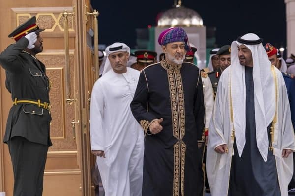 مأدبة عشاء رسميّة بقصر الوطن على شرف أخيه جلالةِ السُّلطان المعظم بمناسبة زيارة جلالتِه دولة الإمارات العربية المتحدة.