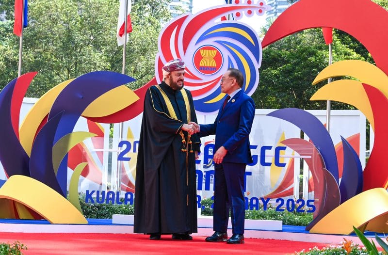 His Highness Sayyid Asaad leads Oman's delegation to the GCC–ASEAN Summit