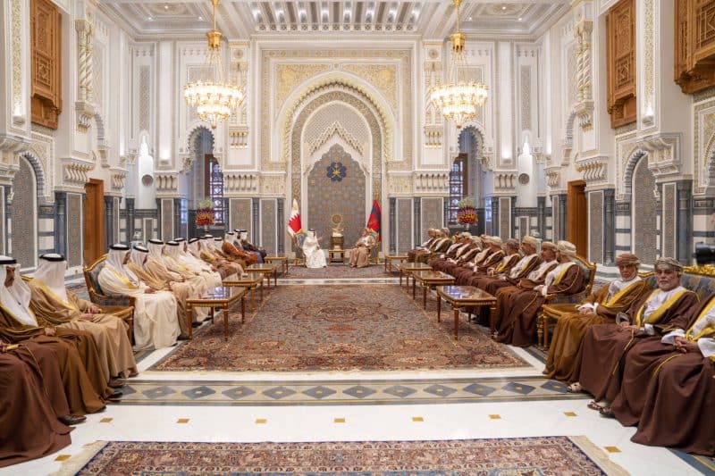 جلالة السُّلطان وملك البحرين يعقدان لقاءً أخويًّا