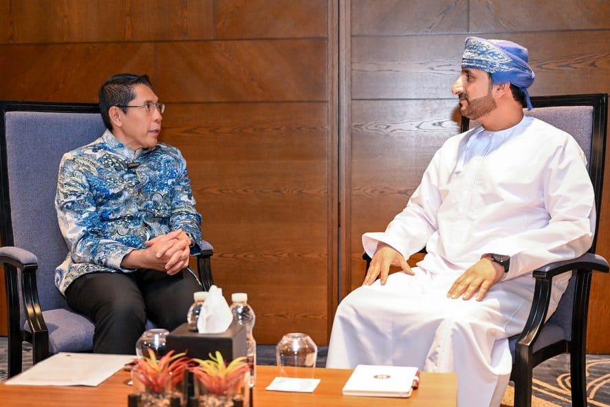 Oman and Singapore strengthen bilateral relations and mutual cooperation