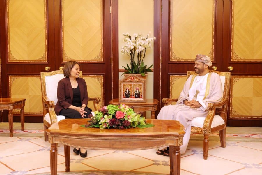 Minister receives a copy of the credentials of the Philippines’ Ambassador