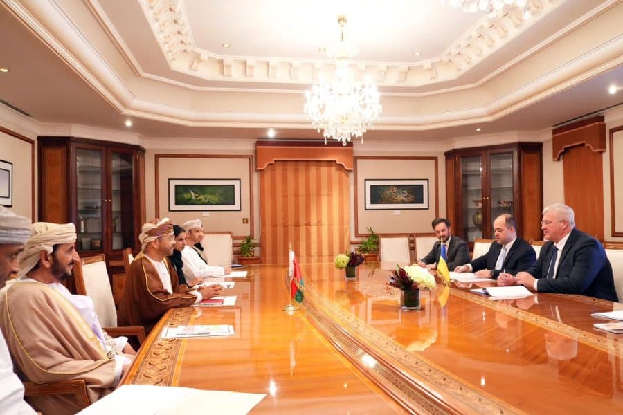 وزير الخارجية يستقبل نظيره الأوكراني