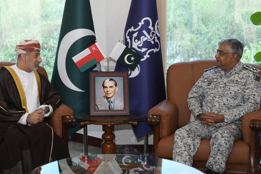 باكستان: سفير سلطنة عُمان يلتقي رئيس هيئة الأركان للقوات البحرية