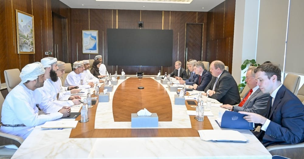 سلطنة عُمان وروسيا الاتحادية تبحثان تعزيز التعاون الاقتصادي والاستثماري