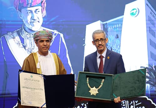 بتكليفٍ سامٍ.. سفير سلطنة عُمان لدى تونس يتسلم وسام "التميز الثقافي العربي"
