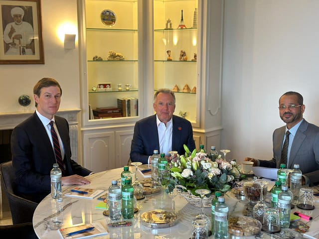 معالي السيد وزير الخارجية يجري لقاء تشاوريا مع المبعوث الخاص للرئيس الأمريكي