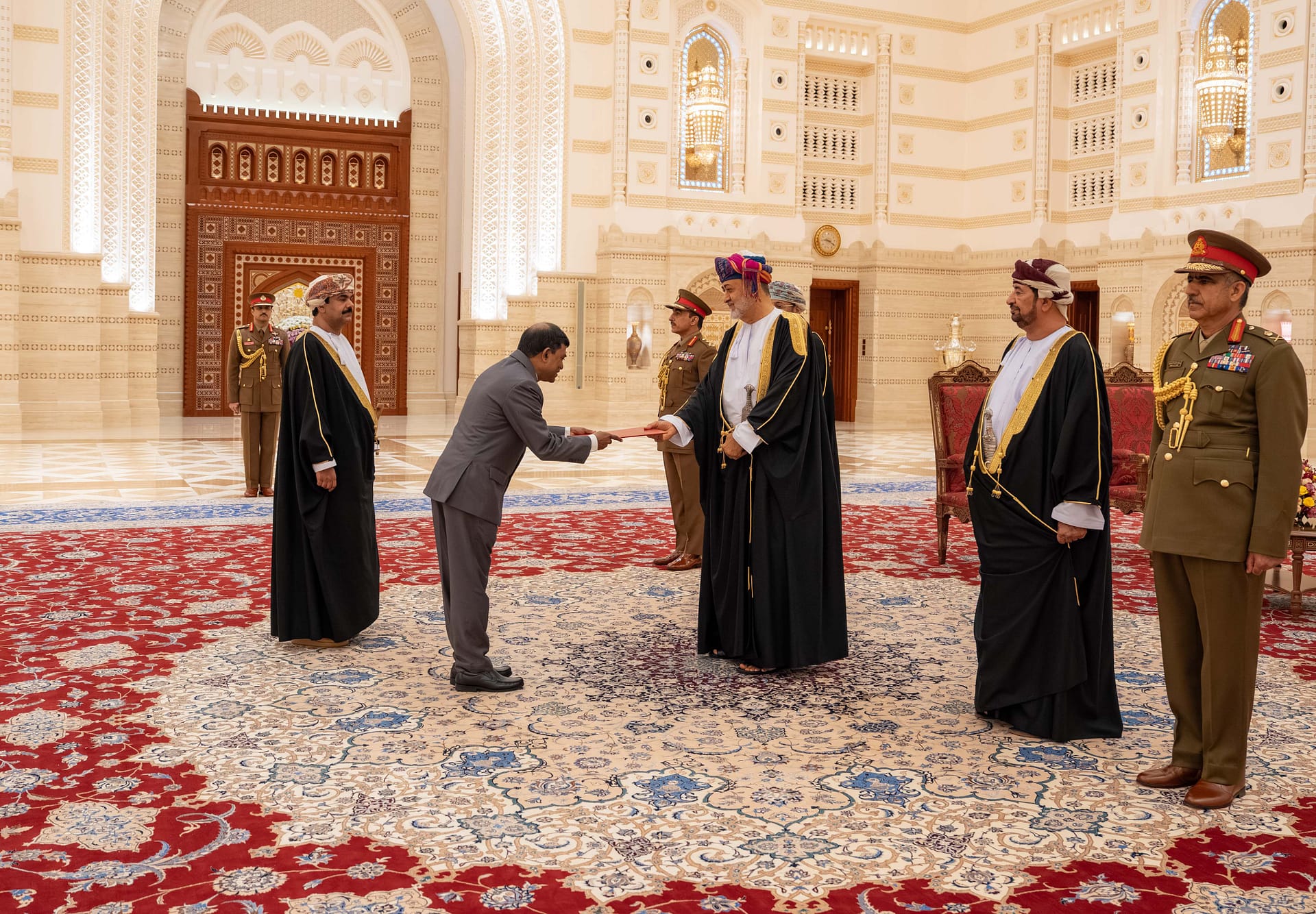 جلالة السُّلطان يتقبّل أوراق اعتماد عددٍ من السّفراء