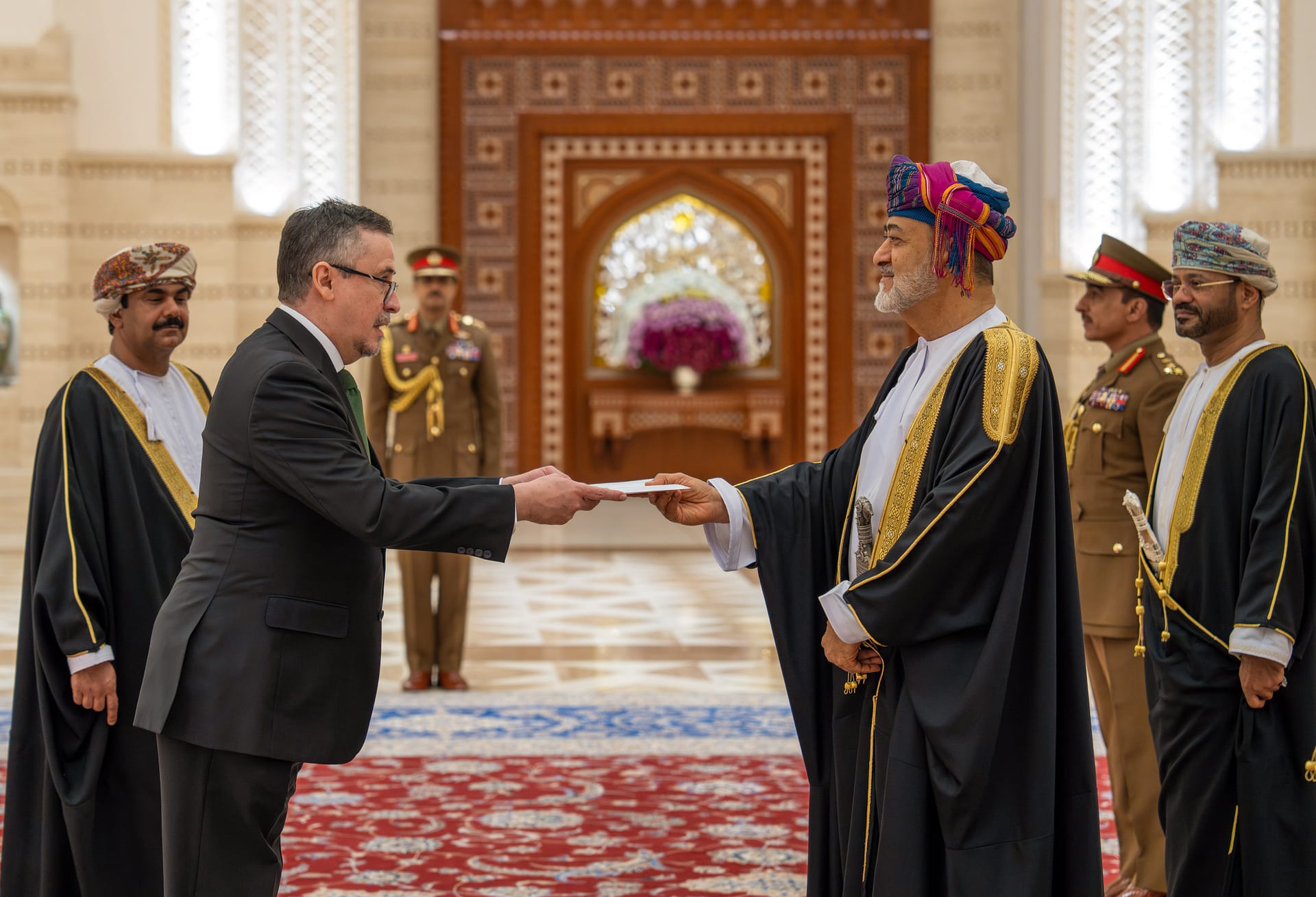 جلالة السُّلطان يتقبّل أوراق اعتماد عددٍ من السّفراء