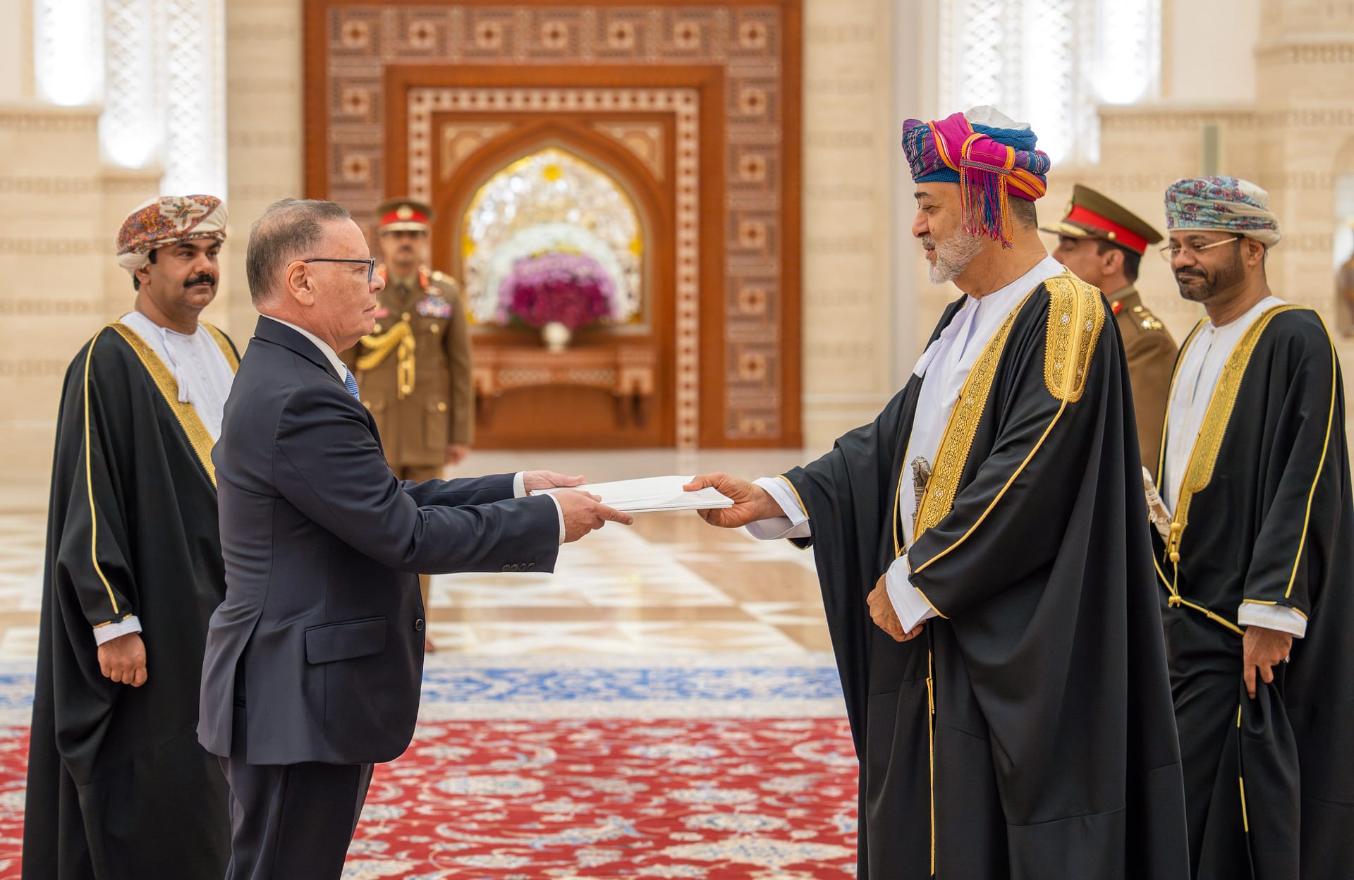 جلالة السُّلطان يتقبّل أوراق اعتماد عددٍ من السّفراء