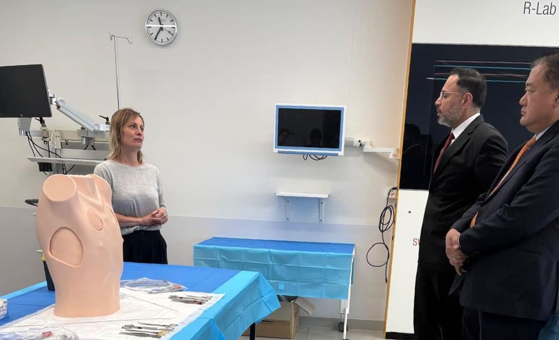 Geneva: Ambassador Jamal bin Salem Al Shanfari visits Geneva University Hospital