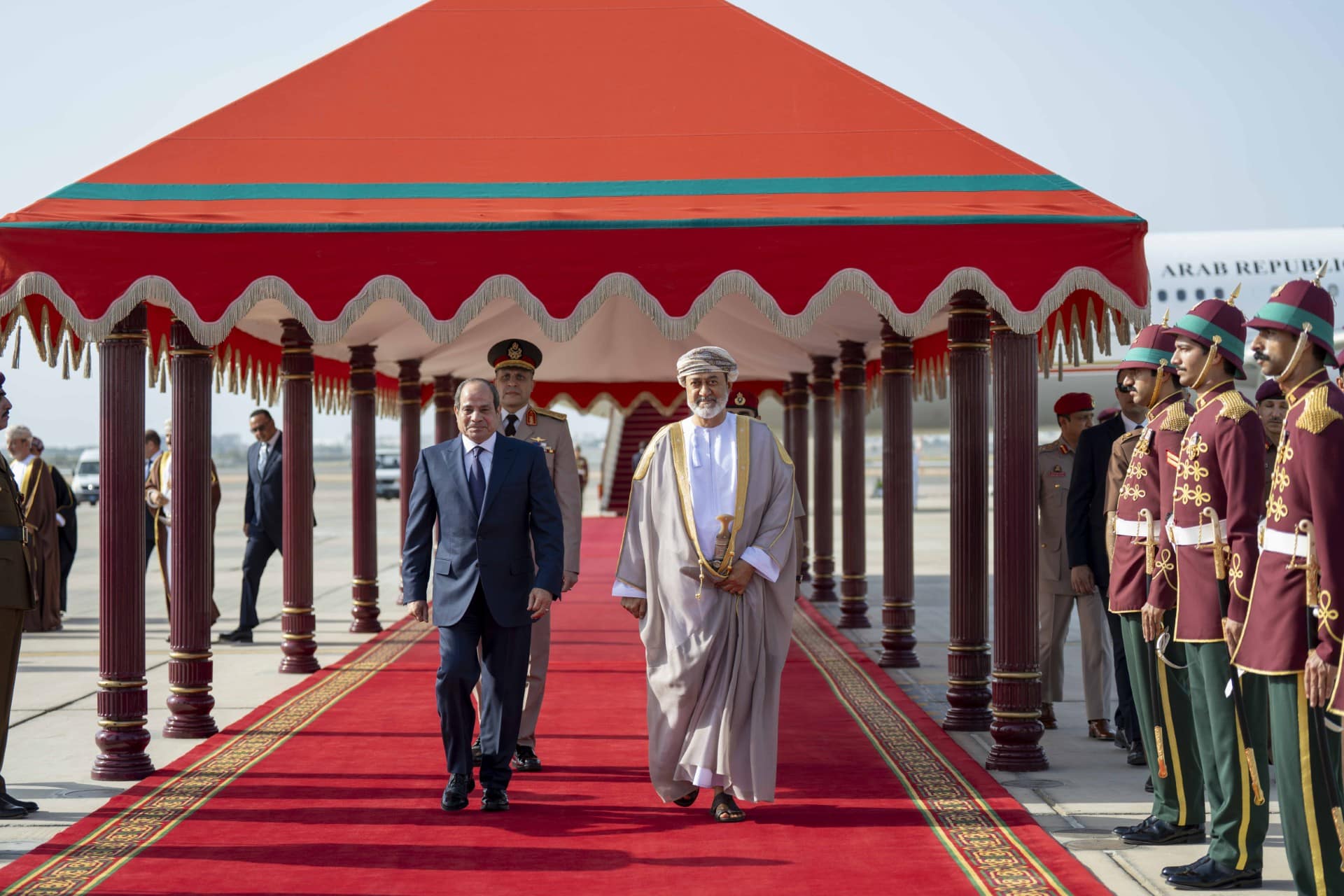 President of Egypt arrives in Oman on private fraternal visit