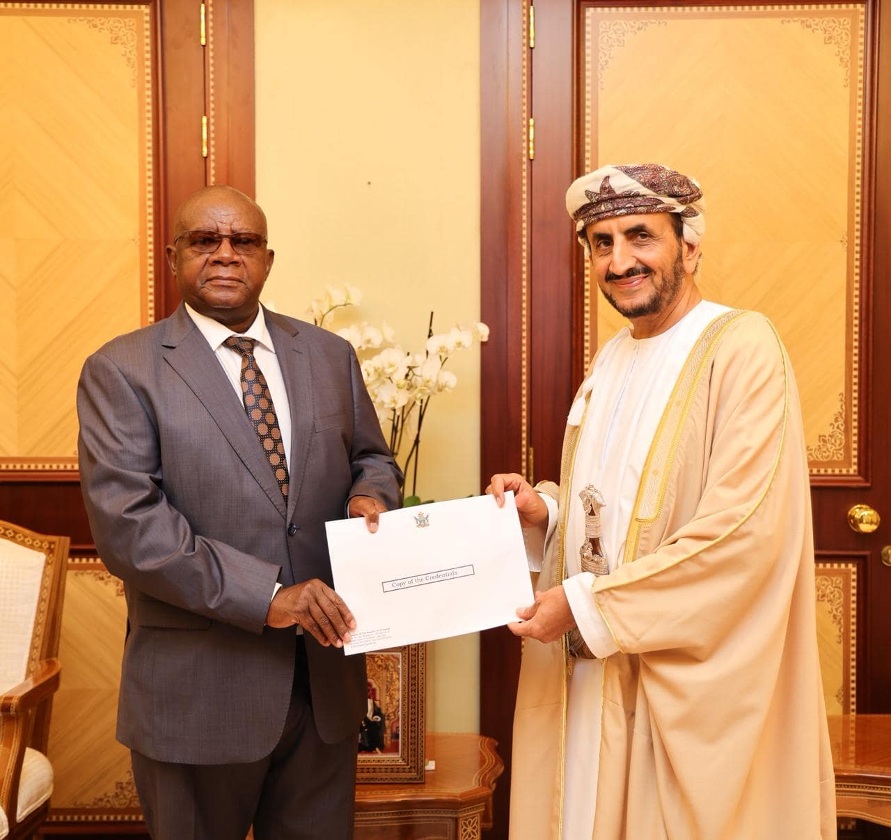 وكيل وزارة الخارجية يتسلم نسخًا من أوراق اعتماد عدد من السفراء المعينين لدى سلطنة عُمان