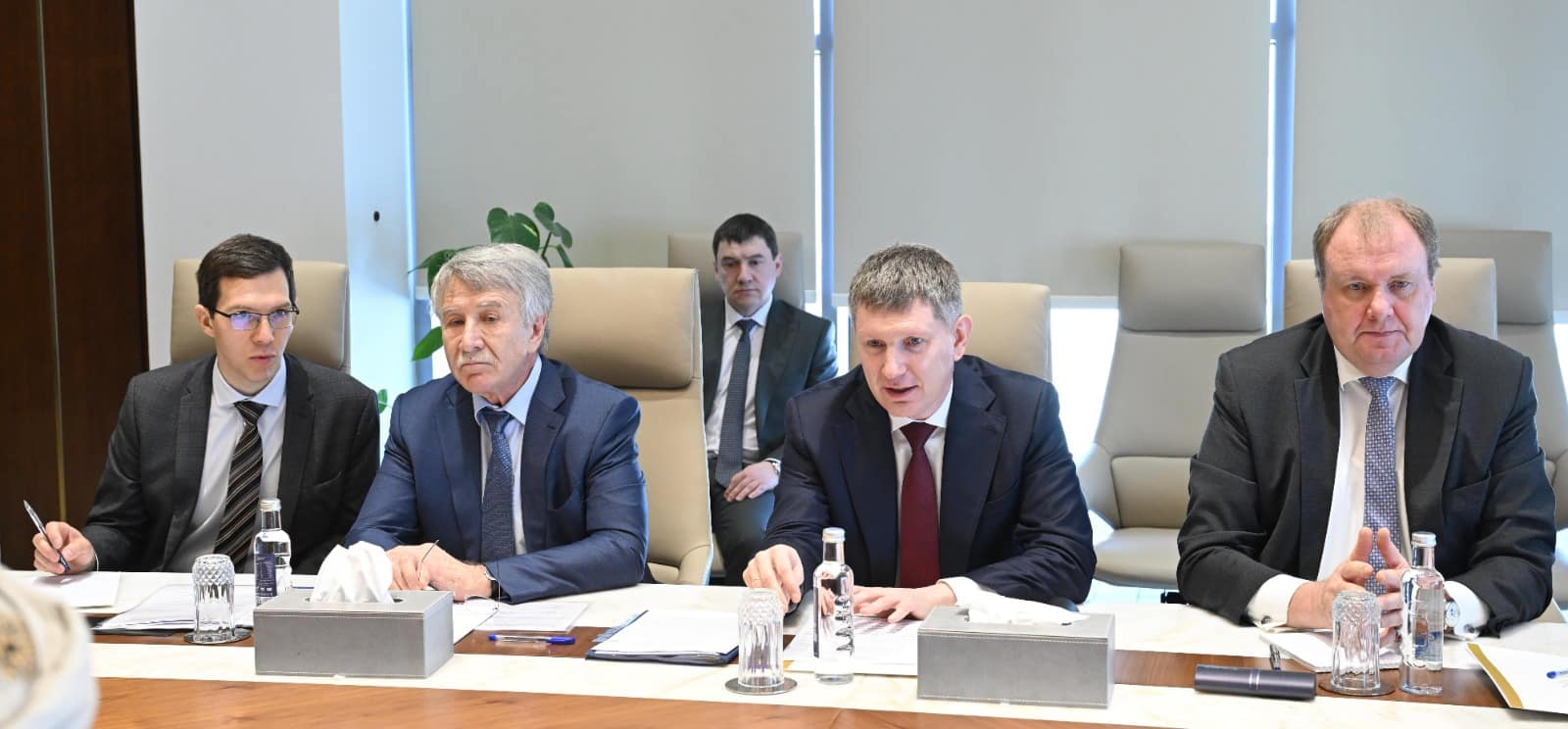 Oman and Russia discuss enhancing economic cooperation