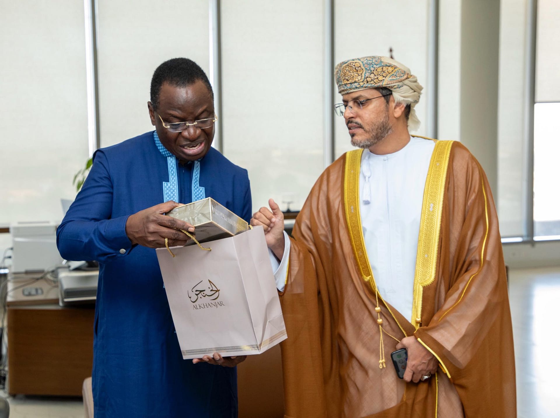 Senegal: Minister of Industry receives Oman Ambassador