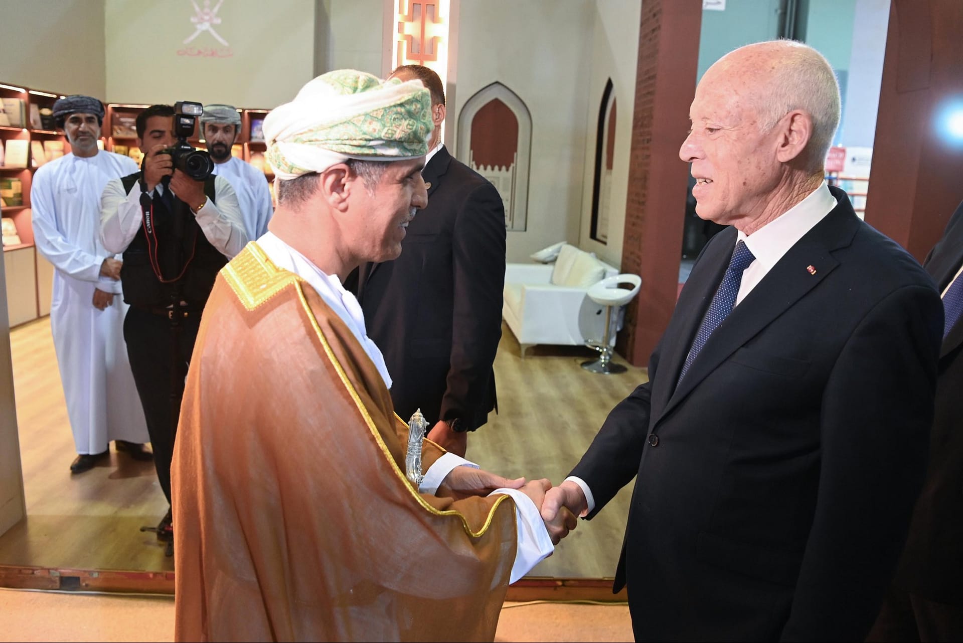 تونس: السفير يحضر افتتاح معرض الكتاب الدولي